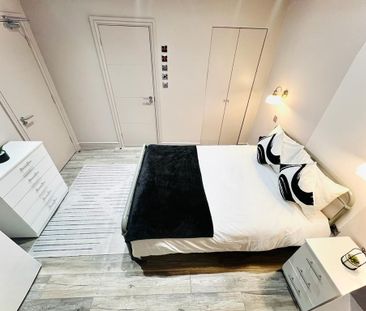 Room in a Shared Flat, Milborough Crescent, SE12 - Photo 4