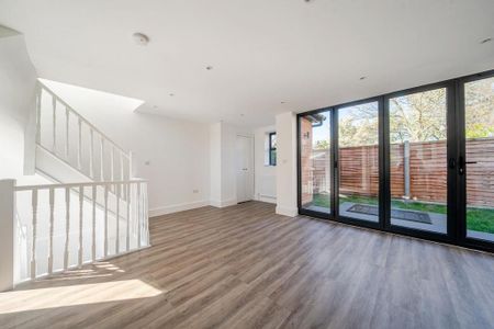 4 bedroom semi-detached house to rent - Photo 2