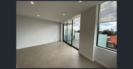 Luxurious 1 Bedroom Apartment - Photo 2