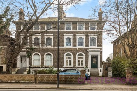 4 bedroom semi-detached house to rent - Photo 3