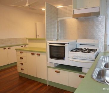 NEAT AND TIDY, SUPER CONVENIENT LOCATION! - Photo 5