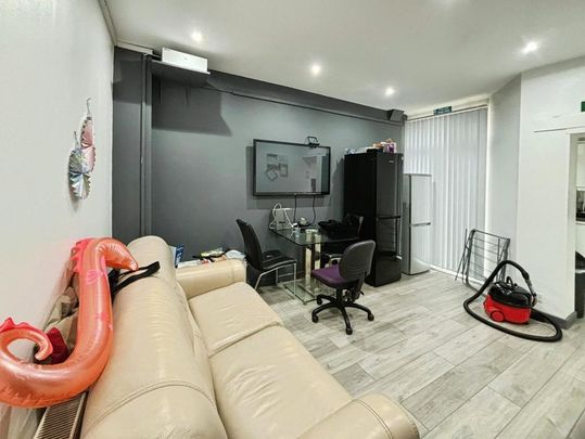 4 bedroom terraced house to rent - Photo 1