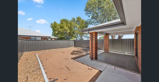 Charming Family Home in Munno Para Downs - Photo 1