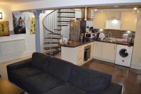 3 bedroom ground floor maisonette to rent - Photo 2