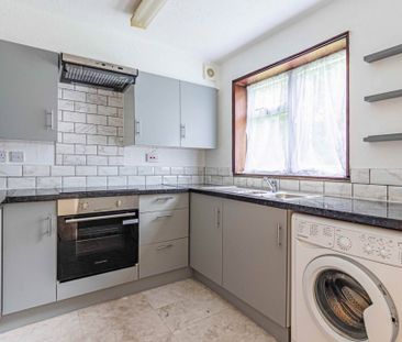 2 bed Flat for rent - Photo 4
