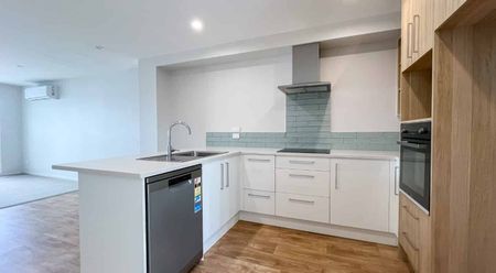 3 Bedroom Townhouse in Mangere Bridge! - Photo 3