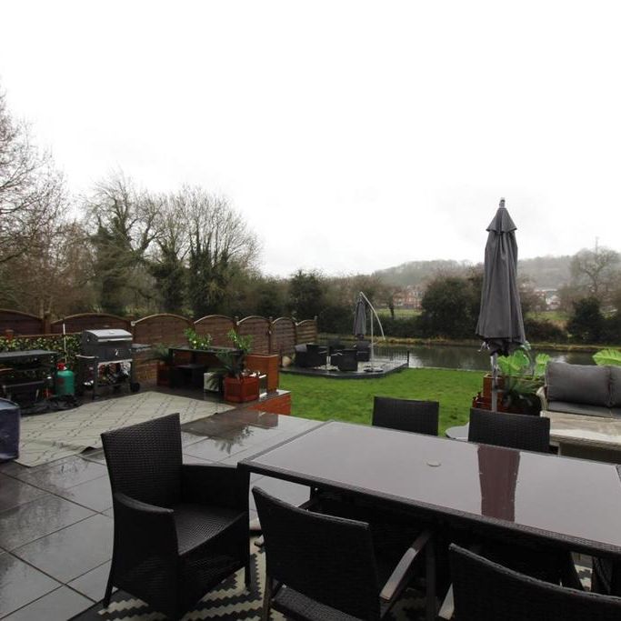 6 bedroom semi-detached house to rent - Photo 1