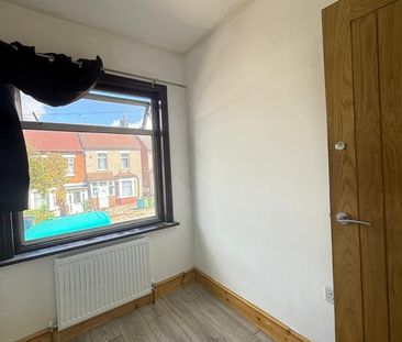 Room in a Shared House, Wyvenhoe Road, HA2 - Photo 5