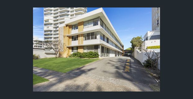 Absolute Beachfront Living - Unfurnished - Photo 1