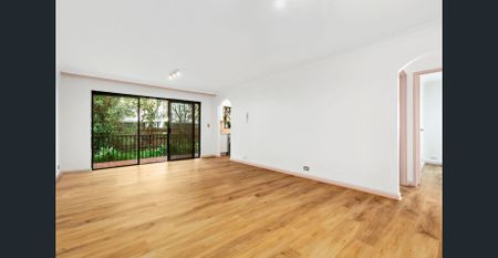 Peaceful ground floor beach side apartment in a prime location! - Photo 2