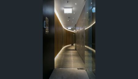 Executive living in city fringe location - Photo 2