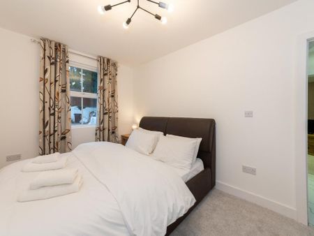 4 bedroom detached house to rent - Photo 2