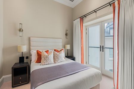 A beautifully designed apartment with a south-facing terrace in Kensington - Photo 5