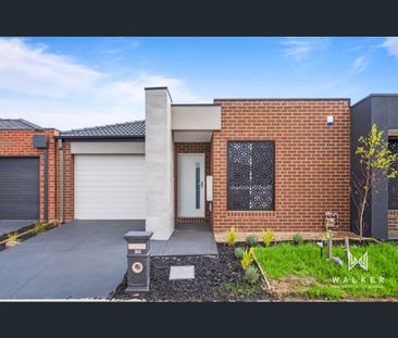 8 Toohey Close, Melton South, Vic 3338 - Photo 3