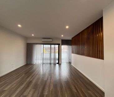 Inner-city comfort & style in the heart of Brunswick - Photo 5