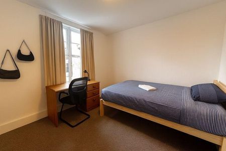 4 bedroom terraced house to rent - Photo 2