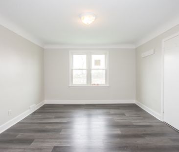 Cozy 2 Bedroom Upper Unit in Welland!! - Photo 2