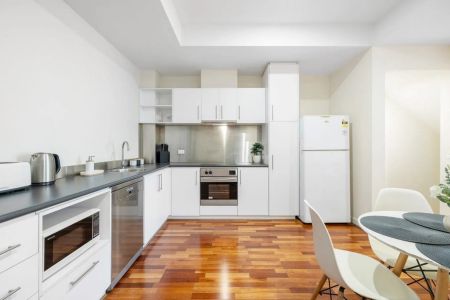 Fully Furnished Spacious Townhouse in Tranquil Lifestyle Precinct - Photo 4