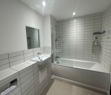 Oakfield Avenue, Swindon - Photo 5