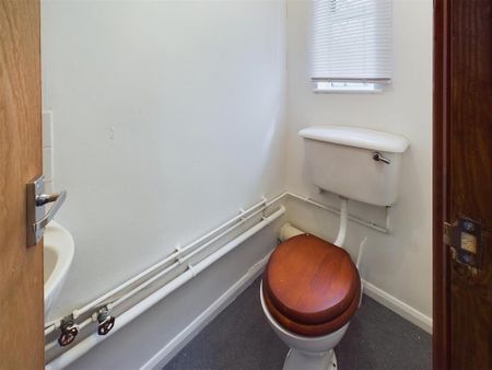 3 bedroom end of terrace house to rent - Photo 2