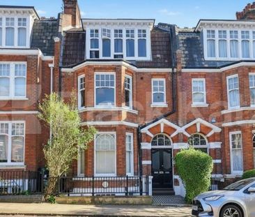 A well-presented self-contained studio apartment located on the des... - Photo 4