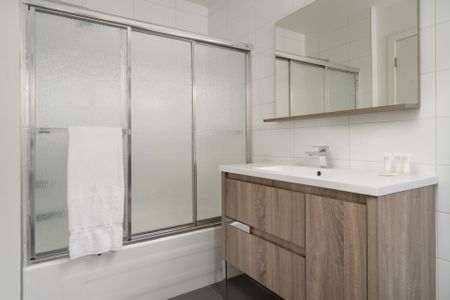 Condo for rent, Montréal (Ville-Marie) - Photo 2