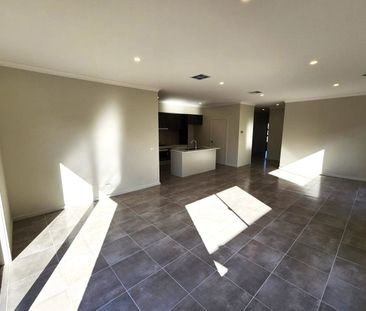 Like-New Family Living in Sought-After Pearland Estate - Photo 1