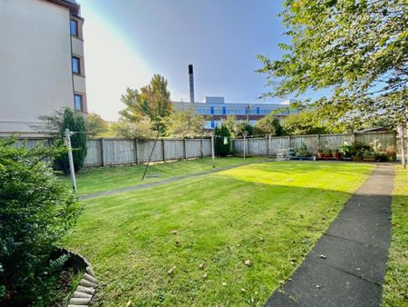 2 bedroom flat to rent - Photo 2