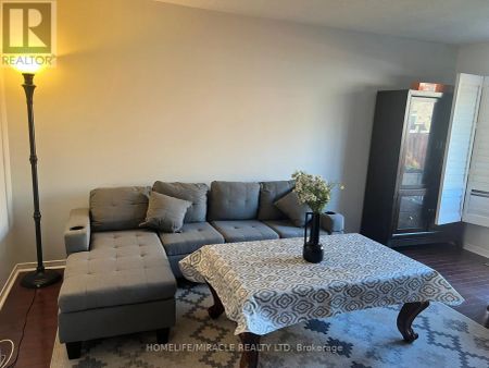 95 SLEIGHTHOLME CRESCENT - Photo 2