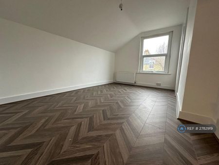 3 bedroom flat to rent - Photo 2