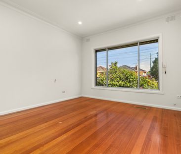 39 Sterling Drive, Keilor East VIC 3033 - Photo 2