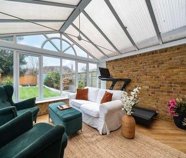 East Hill, Woking, Surrey, GU22 - Photo 2