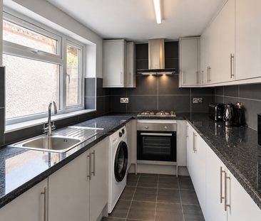 1 bedroom in a house share to rent - Photo 2