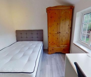 4 bedroom semi-detached house to rent - Photo 2