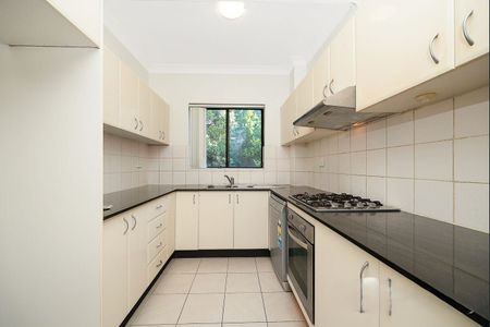 SPACIOUS UNIT IN A CENTRAL LOCATION - Photo 5