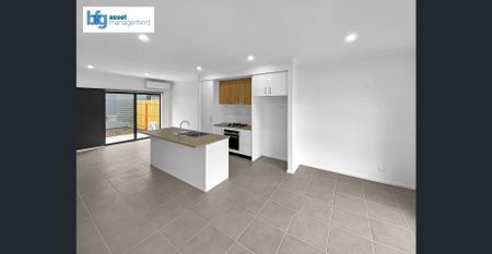 Modern & Stylish 3-Bedroom Townhouse in a Prime Location - Photo 3