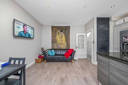 3 bedroom terraced house to rent - Photo 3