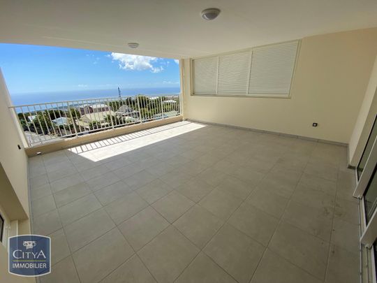 Location Appartement 4 pièces 114m² STE CLOTILDE 97490 - Photo 1