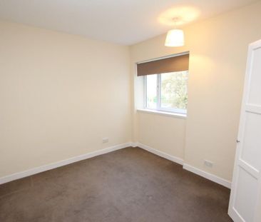 3 bedroom flat to rent - Photo 3