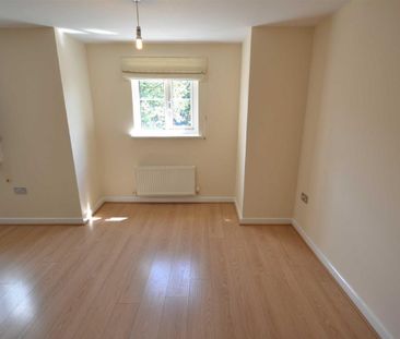 2 bed Apartment for Rent - Photo 5