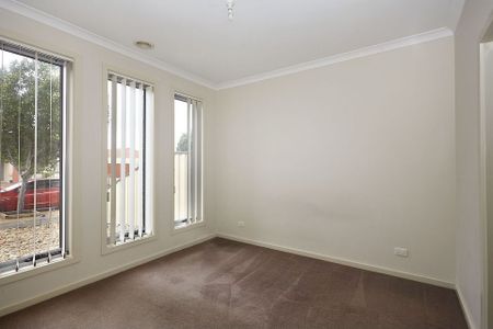 Unit 2/11 Toledo Crescent, Point Cook. - Photo 2