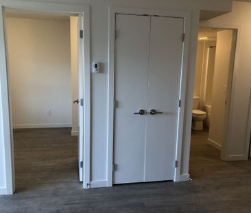 University District: U8 – Top Floor, 1 bed, 1 bath - Photo 3
