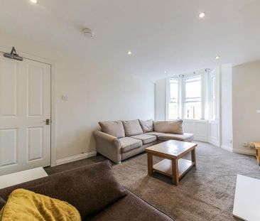 6 bedroom house to rent - Photo 2