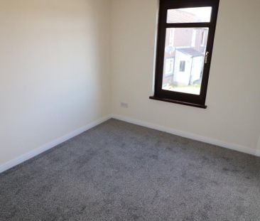 2 bedroom end of terrace house to rent - Photo 3