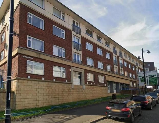 3 bedroom flat to rent - Photo 1