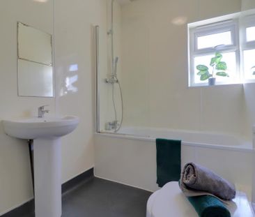 3 bedroom terraced house to rent - Photo 4