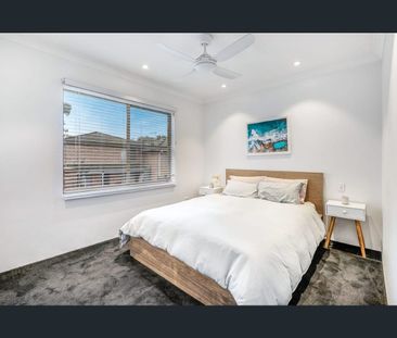 Well presented North facing townhouse - Photo 3