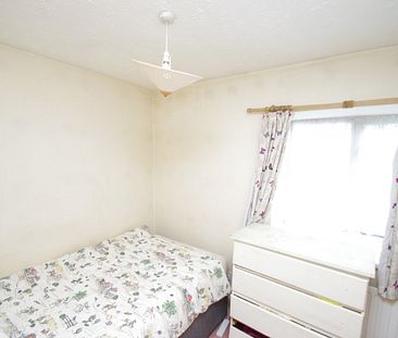 2 bedroom | Terraced house - Photo 4