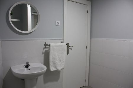 Nice single room in Valencia street - Photo 2