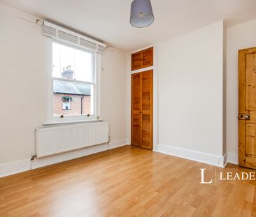 3 bedroom house to rent Cline Road, Guildford, GU1 - Photo 2